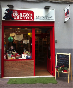 dragón lector fachada